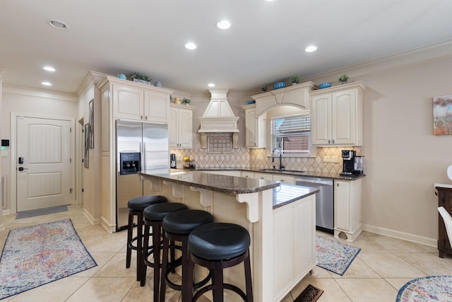 26 Jacob Pl, Little Rock, AR 72211 - kitchen with stainless steel appliances, crown molding, a kitchen island, a breakfast bar area, and a sink