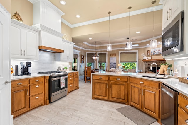 490 Quail Rdg, Hot Springs, AR 71901 - kitchen with appliances with stainless steel finishes, a sink, crown molding, tasteful backsplash, and light countertops