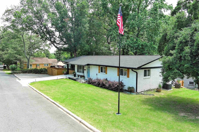 201 Sunset St, Hot Springs, AR 71913 - single story home with driveway, brick siding, and cooling unit