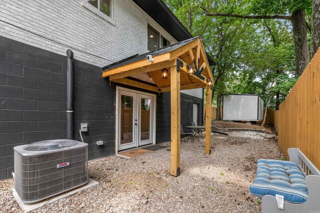 201 Sunset St, Hot Springs, AR 71913 - fenced backyard with french doors and central AC unit