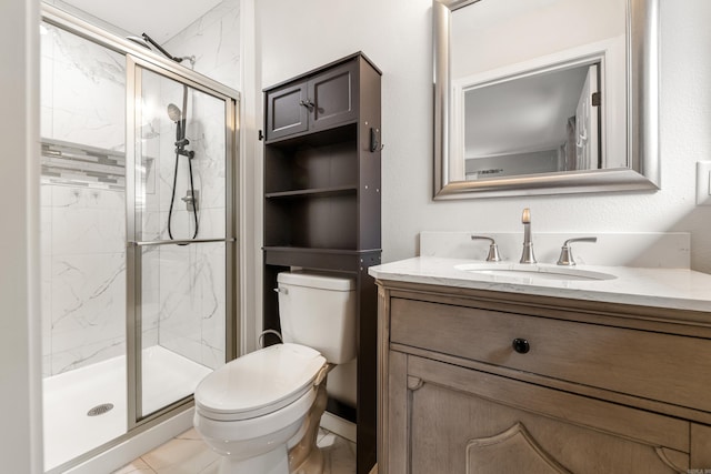 201 Sunset St, Hot Springs, AR 71913 - bathroom with vanity, toilet, a marble finish shower, and marble look tiles