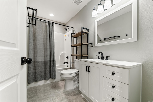 201 Sunset St, Hot Springs, AR 71913 - full bathroom featuring shower / bath combo, vanity, toilet, and wood finished floors