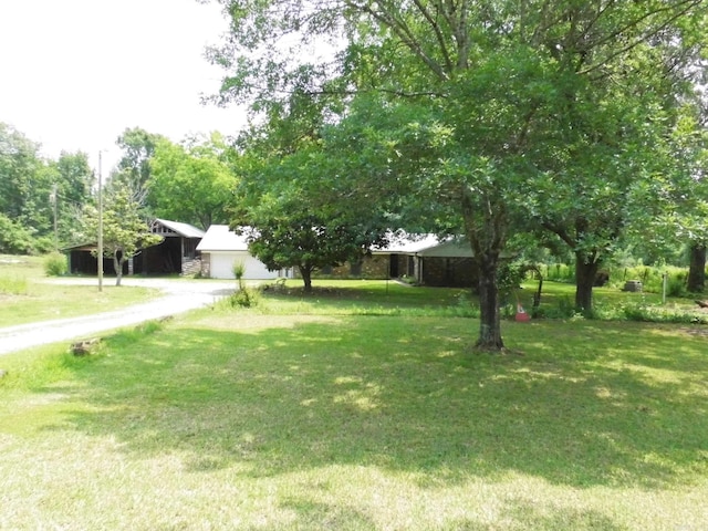 6211 Ram Rd, Mabelvale, AR 72103 - view of front of house featuring driveway and a front lawn