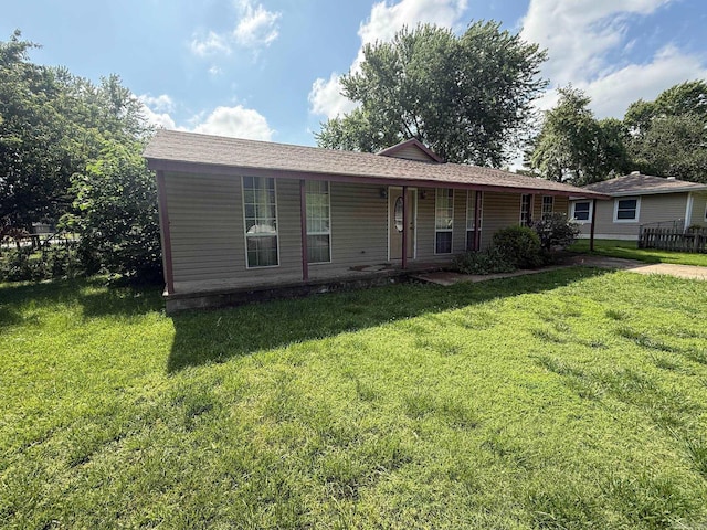211 Turner St, Mena, AR 71953 - single story home featuring a front yard and a porch