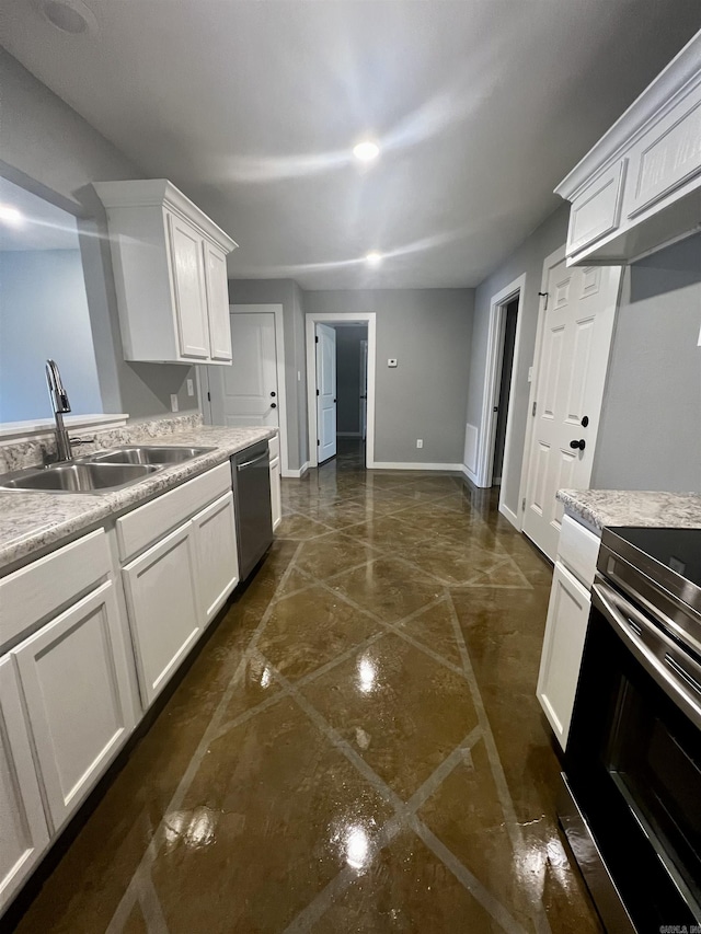 233 Iris, Benton, AR 72015 - kitchen with stainless steel appliances, a sink, white cabinetry, light countertops, and baseboards