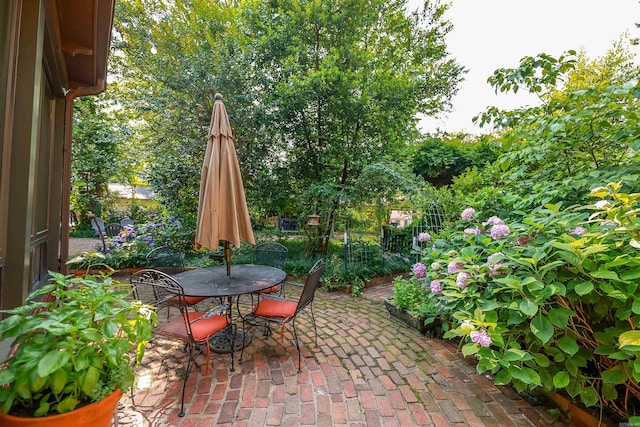 837 Maple St, Camden, AR 71701 - view of patio featuring outdoor dining area
