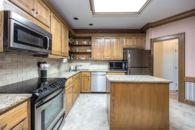 16 Masters Place Dr, Maumelle, AR 72113 - kitchen with stainless steel appliances, a center island, a sink, backsplash, and open shelves