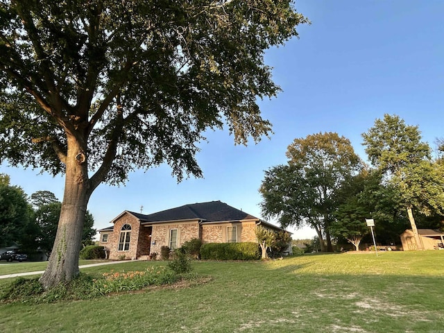 1828 Dove Dr, Benton, AR 72015 - single story home with brick siding and a front lawn