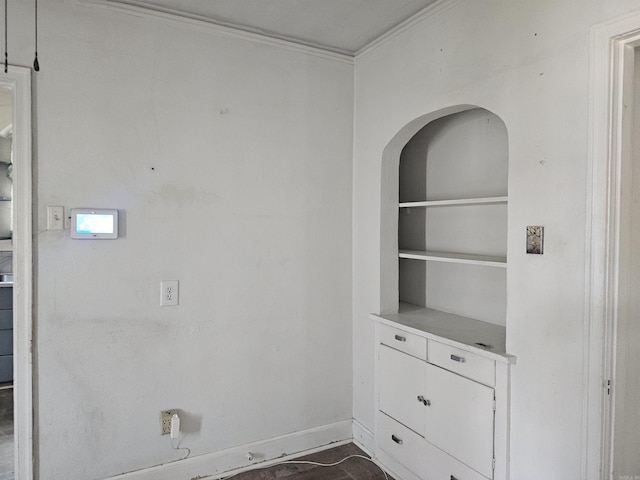 1710 N Magnolia, North Little Rock, AR 72114 - detailed view of crown molding and baseboards