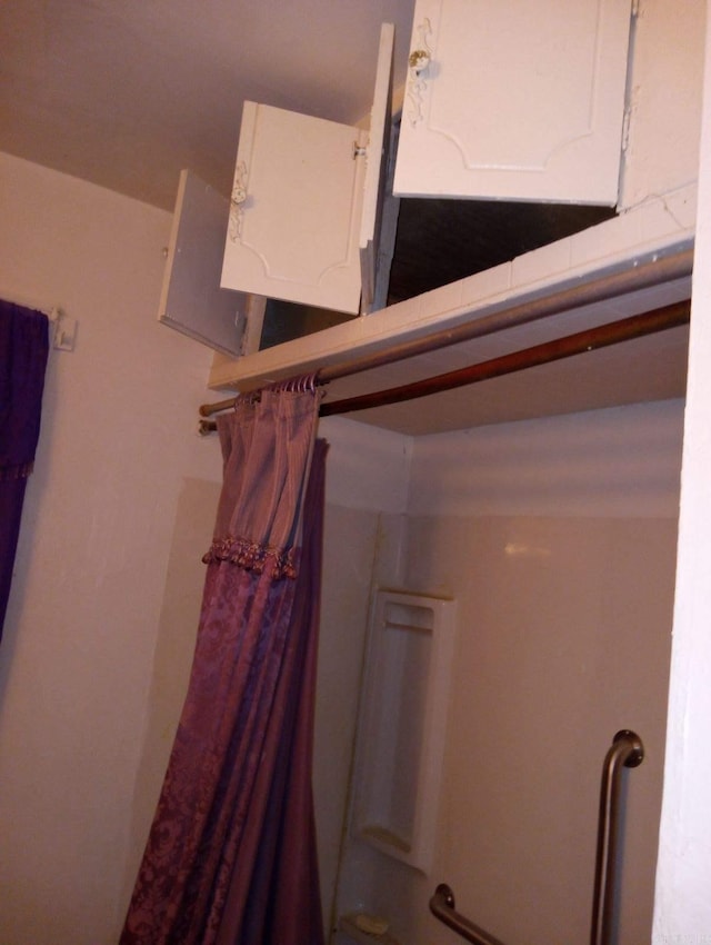 1710 N Magnolia, North Little Rock, AR 72114 - bathroom featuring curtained shower