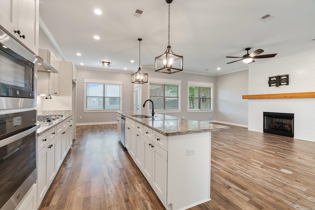 1569 Marquee Cir, Cabot, AR 72023 - kitchen featuring stainless steel appliances, a sink, baseboards, white cabinets, and dark wood-style floors