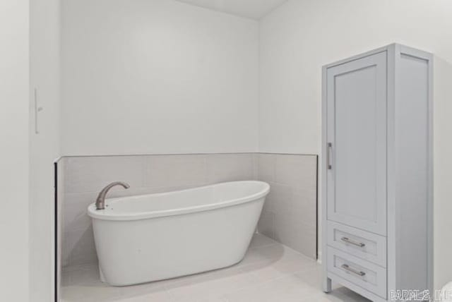 1506 N Pratt St, Pocahontas, AR 72455 - full bath with tile walls, a soaking tub, a wainscoted wall, and tile patterned floors