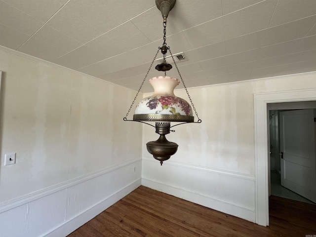 404 Mchenry, Malvern, AR 72104 - detailed view of wood finished floors and ornamental molding