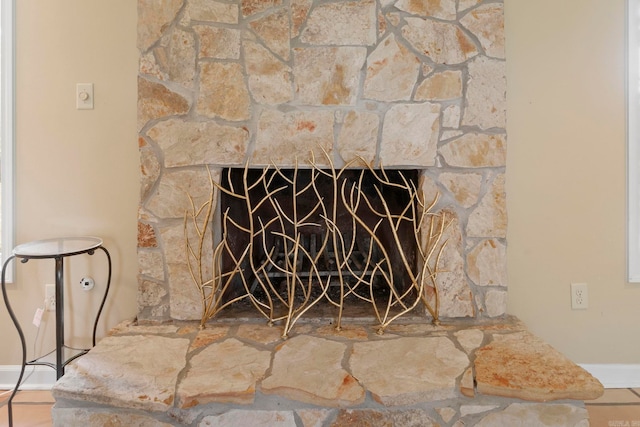 13 Heritage Park Cir, North Little Rock, AR 72116 - detailed view of a fireplace with raised hearth and baseboards
