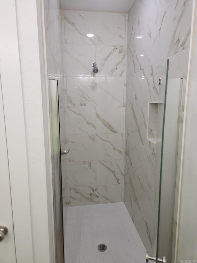 1418 S Martin St, Little Rock, AR 72204 - full bath with a marble finish shower