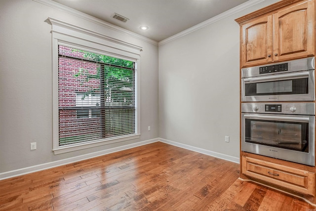 26 Kanis Creek Pl, Little Rock, AR 72223 - kitchen featuring stainless steel double oven, crown molding, light wood-style floors, and baseboards