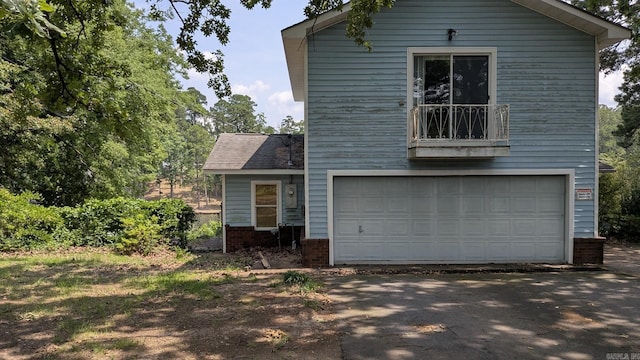 view of front facade featuring an attached garage and brick siding