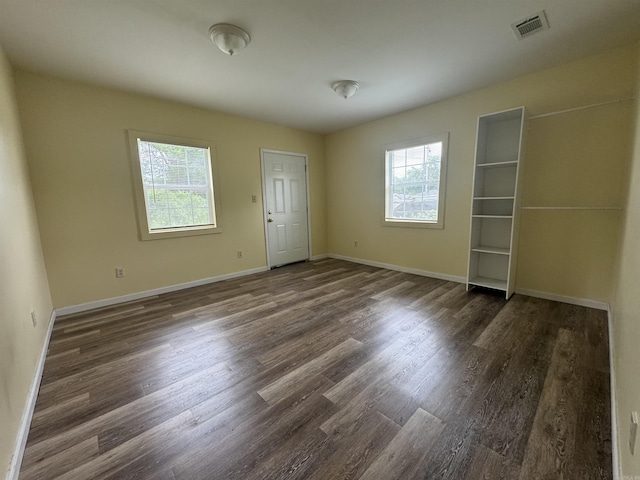 1316-1318 W 13th St, Little Rock, AR 72202 - foyer featuring wood finished floors and baseboards