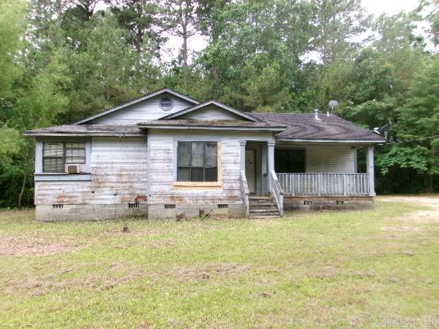 112 Huckleberry Ln, Monticello, AR 71655 - view of front of property with crawl space, a porch, and a front yard