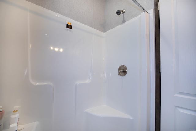 193 Sycamore, Sheridan, AR 72150 - bathroom with a shower