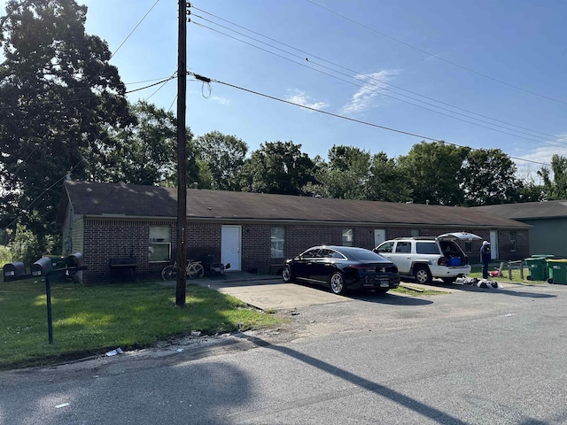 422 Mimosa Rd, North Little Rock, AR 72117 - ranch-style house with brick siding and a front lawn