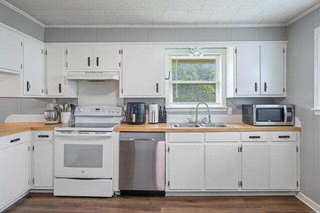 508 W Bell, Sheridan, AR 72150 - kitchen with stainless steel appliances, a sink, under cabinet range hood, dark wood finished floors, and ornamental molding
