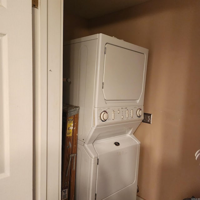 1401 S Schiller, Little Rock, AR 72202 - laundry area featuring estacked washer and dryer