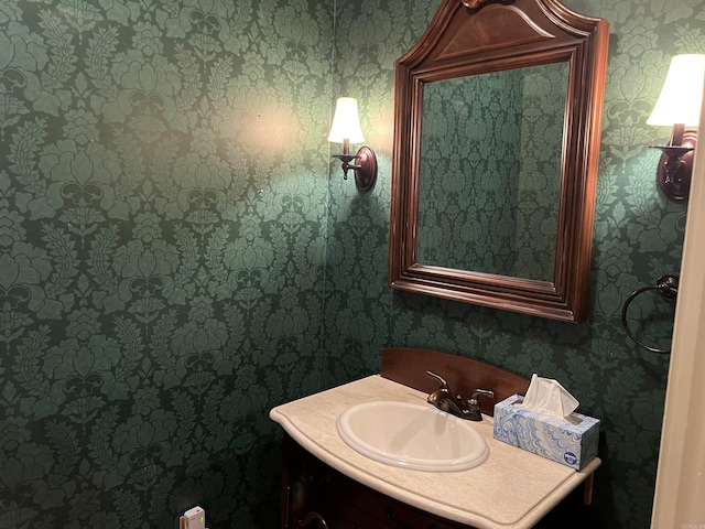 816 W 36th Ave, Pine Bluff, AR 71603 - bathroom with wallpapered walls and vanity
