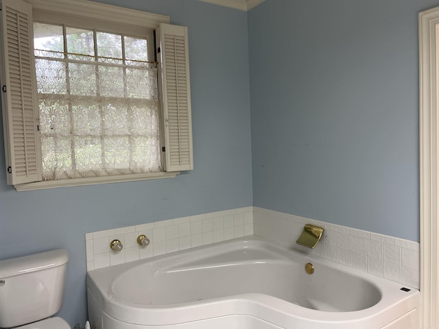 816 W 36th Ave, Pine Bluff, AR 71603 - bathroom featuring a garden tub and toilet