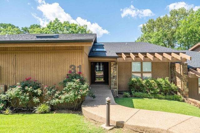 5000 Central Ave Unit 31, Hot Springs, AR 71913 - property entrance with roof with shingles, stone siding, and a lawn
