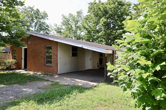 404 Reiff Ave, Searcy, AR 72143 - garage featuring dirt driveway and a carport