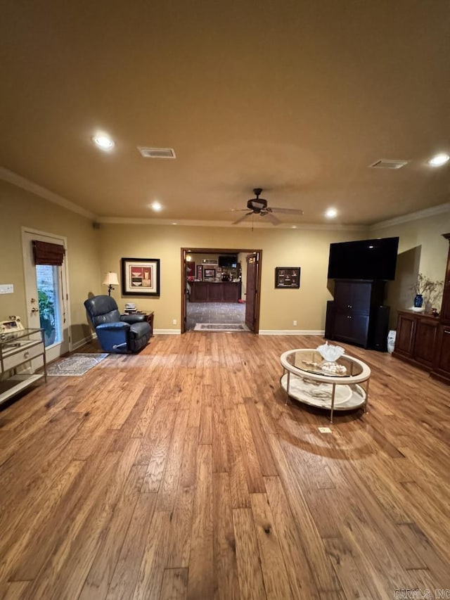 304 Quail Creek Rd, Hot Springs National Park, AR 71901 - living area featuring hardwood / wood-style flooring, recessed lighting, ornamental molding, ceiling fan, and baseboards