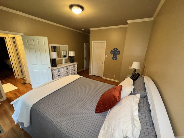 304 Quail Creek Rd, Hot Springs National Park, AR 71901 - bedroom with wood finished floors, baseboards, and ornamental molding