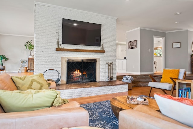 308 Bellaire, Hot Springs, AR 71901 - living room featuring a fireplace, crown molding, wood finished floors, and recessed lighting