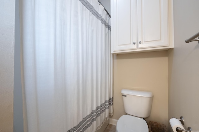 112 Holland Ln, Little Rock, AR 72223 - bathroom featuring toilet and a shower with curtain
