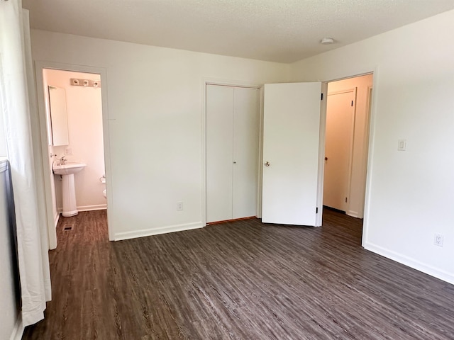1502 E Emerald Cove Dr, Horseshoe Bend, AR 72512 - unfurnished bedroom with dark wood-type flooring, a closet, and ensuite bath