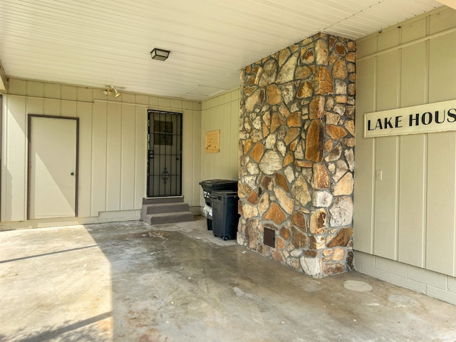 1502 E Emerald Cove Dr, Horseshoe Bend, AR 72512 - property entrance
