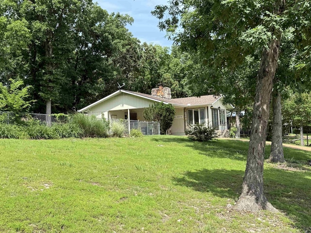 1502 E Emerald Cove Dr, Horseshoe Bend, AR 72512 - view of front of property featuring a chimney