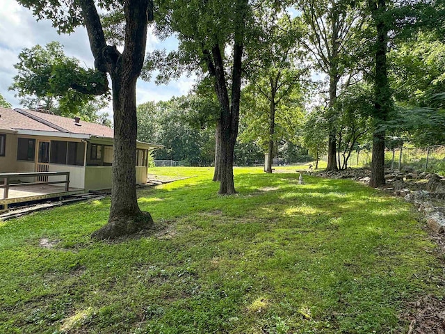 1502 E Emerald Cove Dr, Horseshoe Bend, AR 72512 - view of green lawn featuring a sunroom