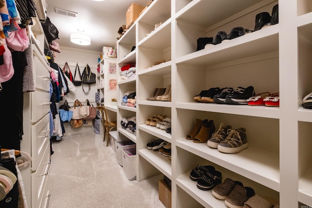 7 Shawbridge Ln, Little Rock, AR 72212 - walk in closet featuring carpet