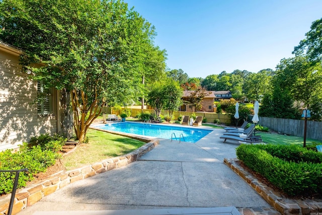 7 Shawbridge Ln, Little Rock, AR 72212 - view of swimming pool with a fenced backyard and a patio