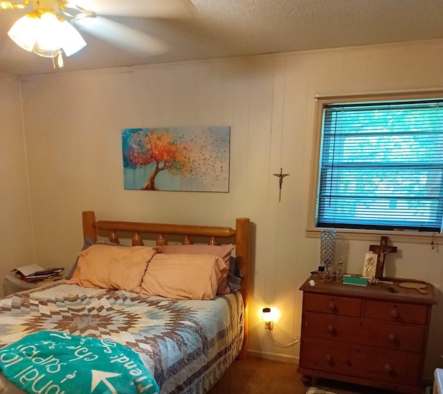 203 Diamond Ln, Horseshoe Bend, AR 72512 - bedroom featuring ceiling fan, carpet, and a textured ceiling