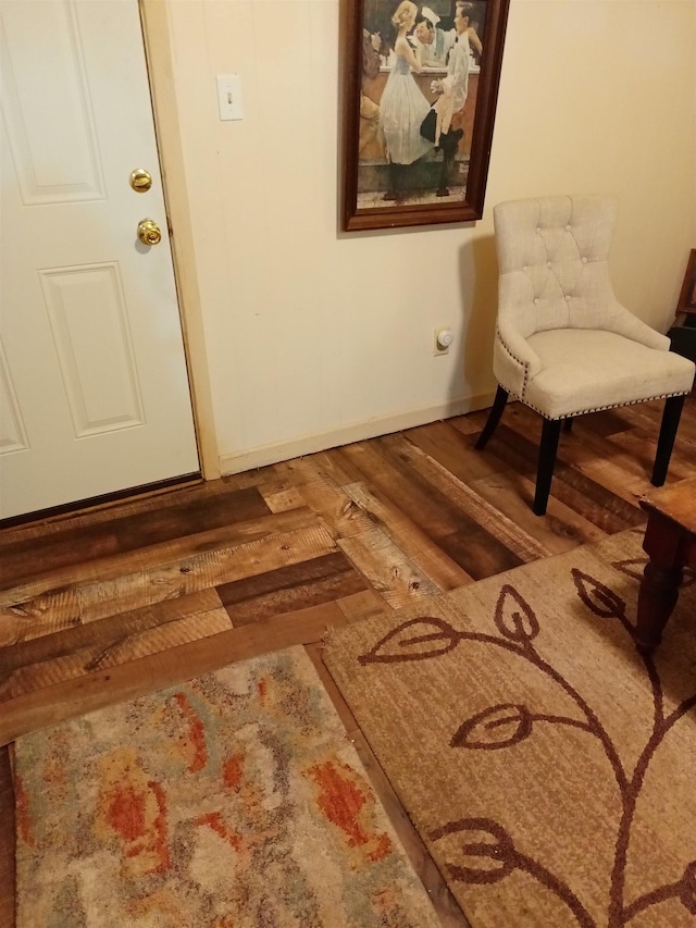 203 Diamond Ln, Horseshoe Bend, AR 72512 - living area featuring baseboards and wood finished floors