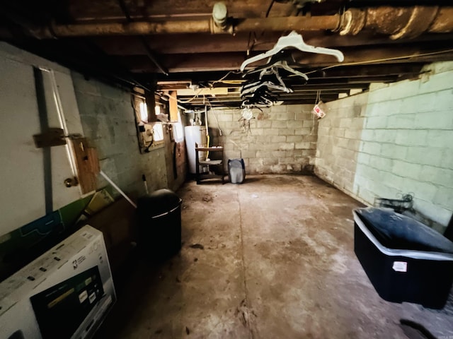 110 Saint Vincent St, Morrilton, AR 72110 - unfinished basement featuring gas water heater
