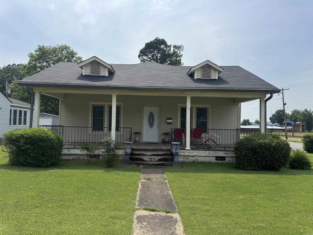 1031 Cherry, Forrest City, AR 72335 - view of front of house featuring a front lawn, covered porch, and roof with shingles