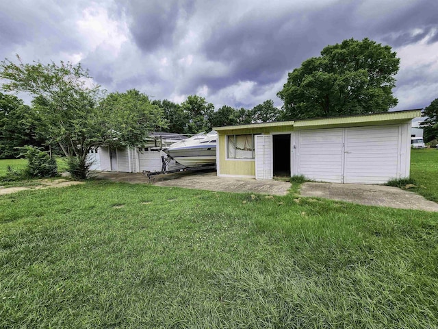 7309 Faulkner Lake Rd, North Little Rock, AR 72117 - back of house with a yard and an outdoor structure
