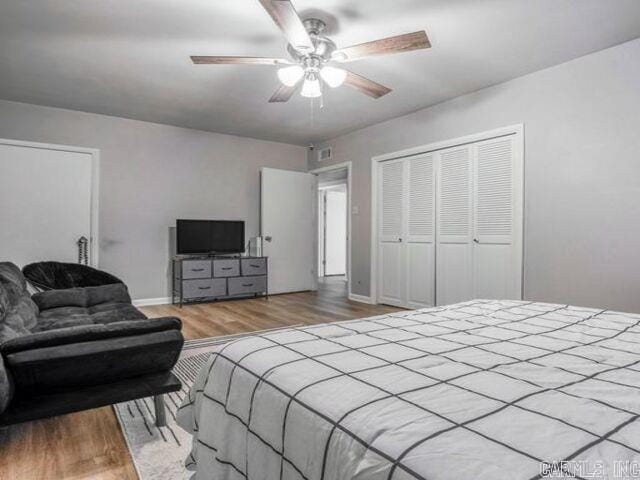 22 Nob Hill Cv, Little Rock, AR 72205 - bedroom with a closet, wood finished floors, and a ceiling fan