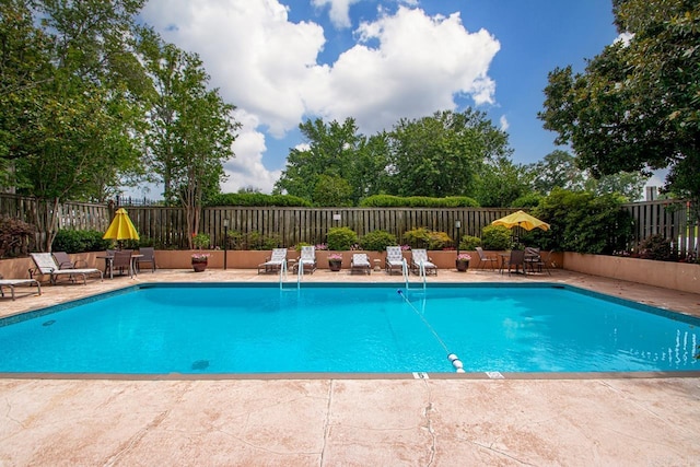 700 E 9th J St Unit 12J, Little Rock, AR 72202 - community pool featuring a patio