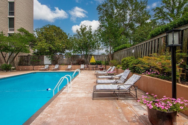 700 E 9th J St Unit 12J, Little Rock, AR 72202 - view of pool featuring a patio area and a fenced backyard