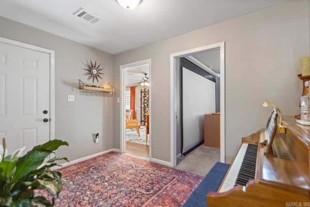 1920 W Arch Ave, Searcy, AR 72143 - foyer entrance with carpet floors and baseboards